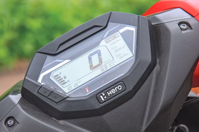 Hero Xoom 125 LCD instrument cluster