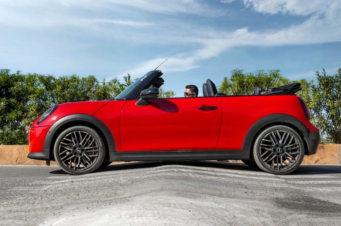 Mini Convertible ground clearance